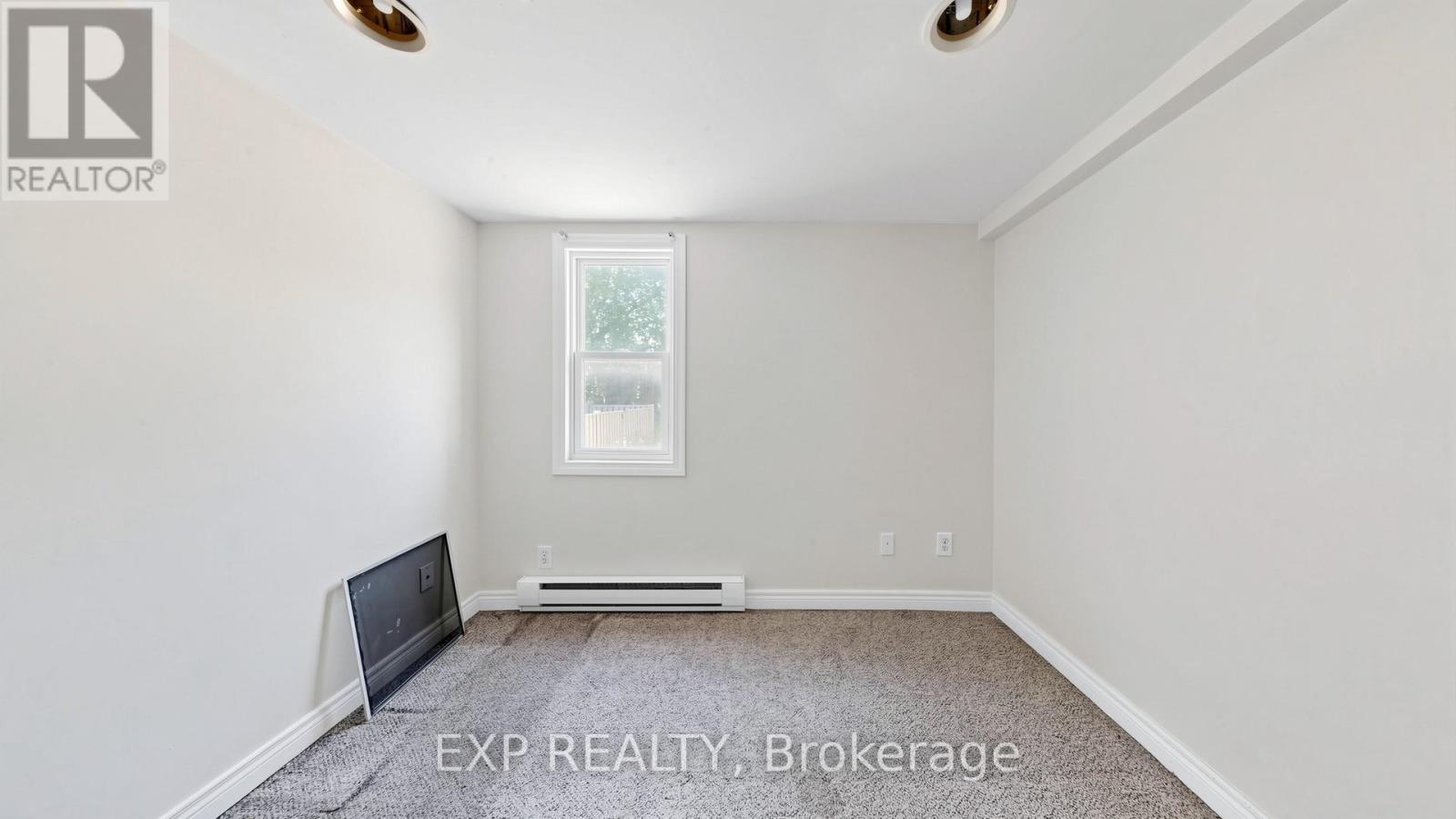 546 PARK ROAD S - 27