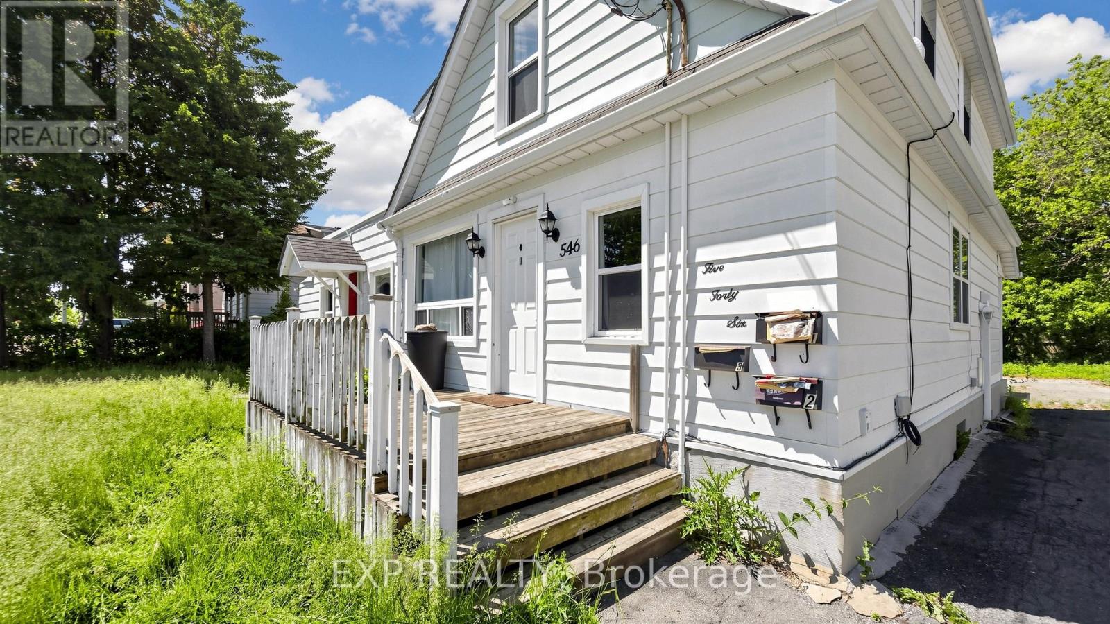 546 PARK ROAD S - 4