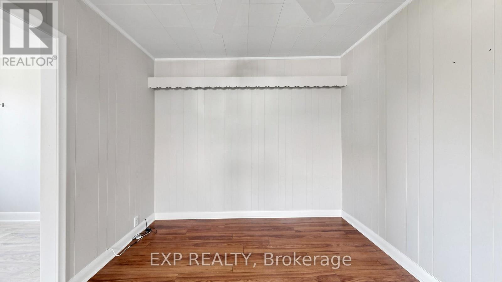 546 PARK ROAD S - 8