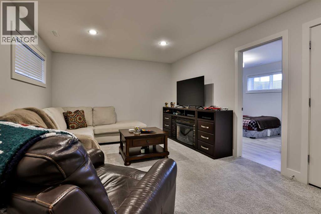 942 Miners Boulevard W — photo 29