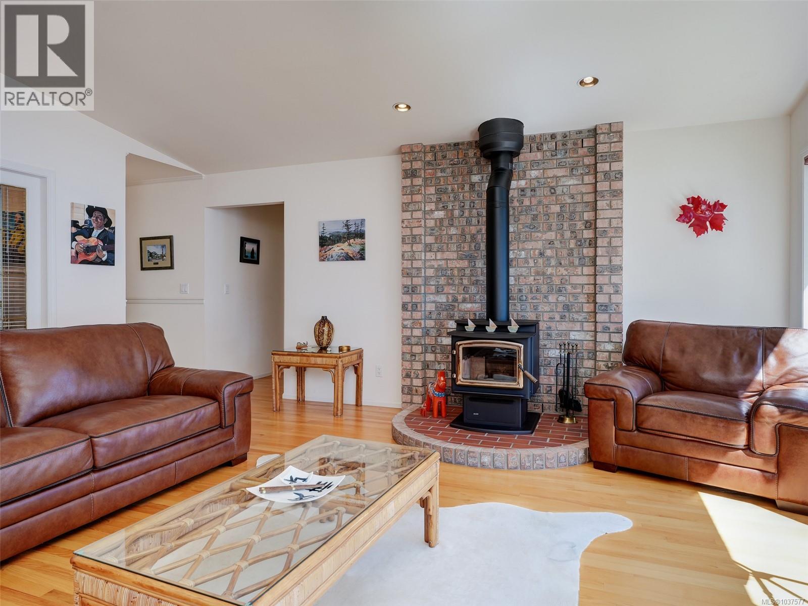85 McKenzie Cres - Image 3