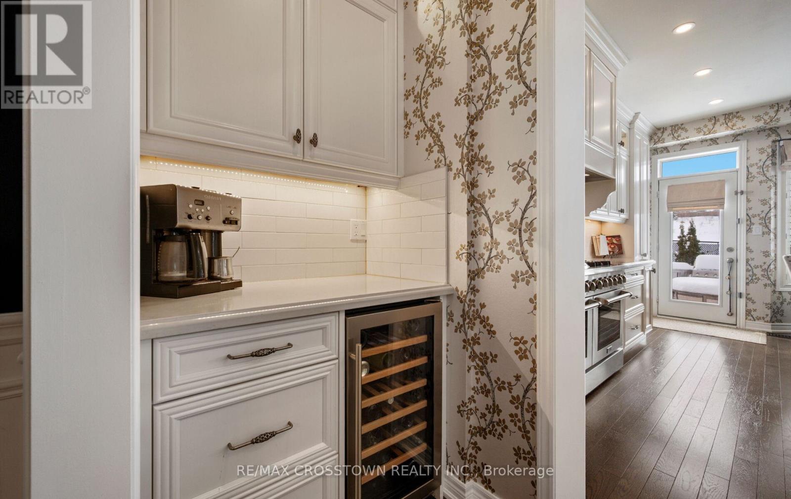 46 PIERCE PLACE - 22