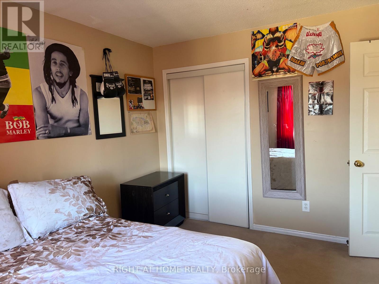 40 VOGUE STREET - 17