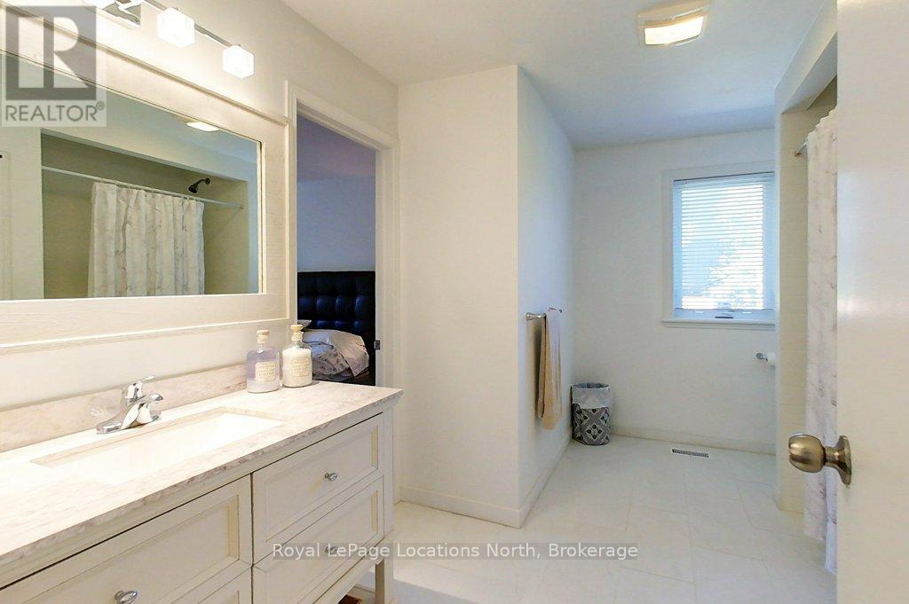 306 LAKESHORE ROAD N - 20