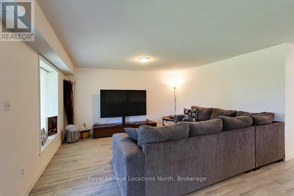 306 LAKESHORE ROAD N - 28