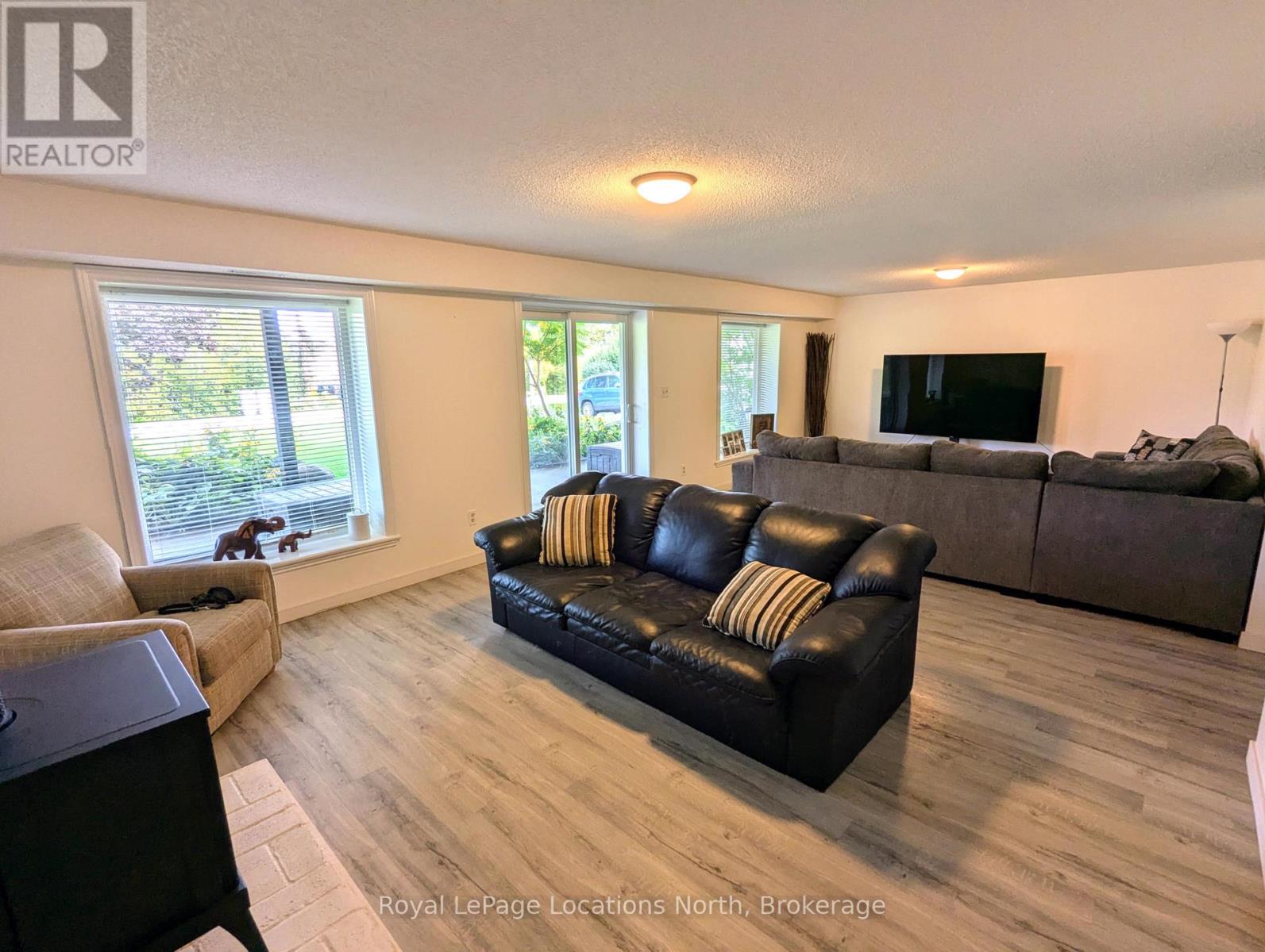 306 LAKESHORE ROAD N - 26