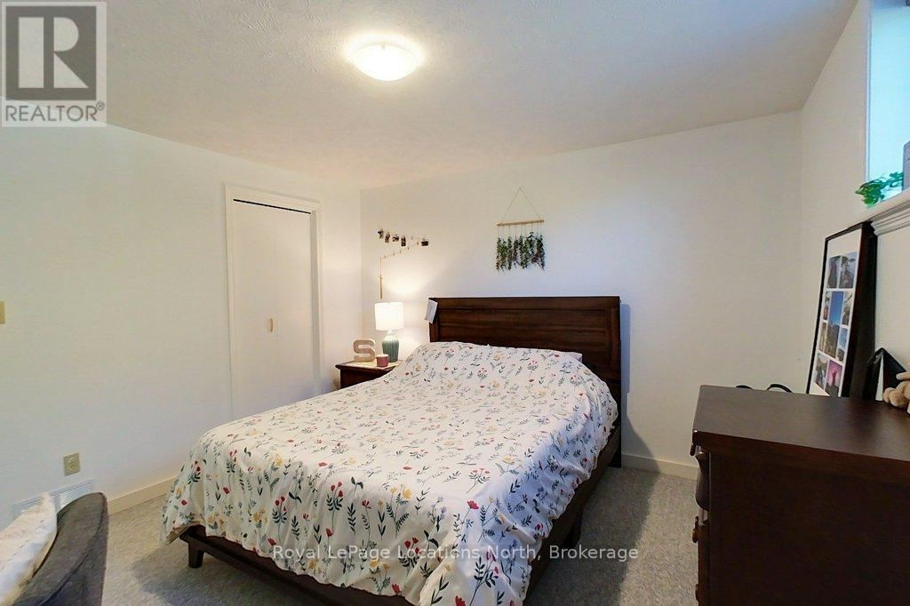 306 LAKESHORE ROAD N - 33