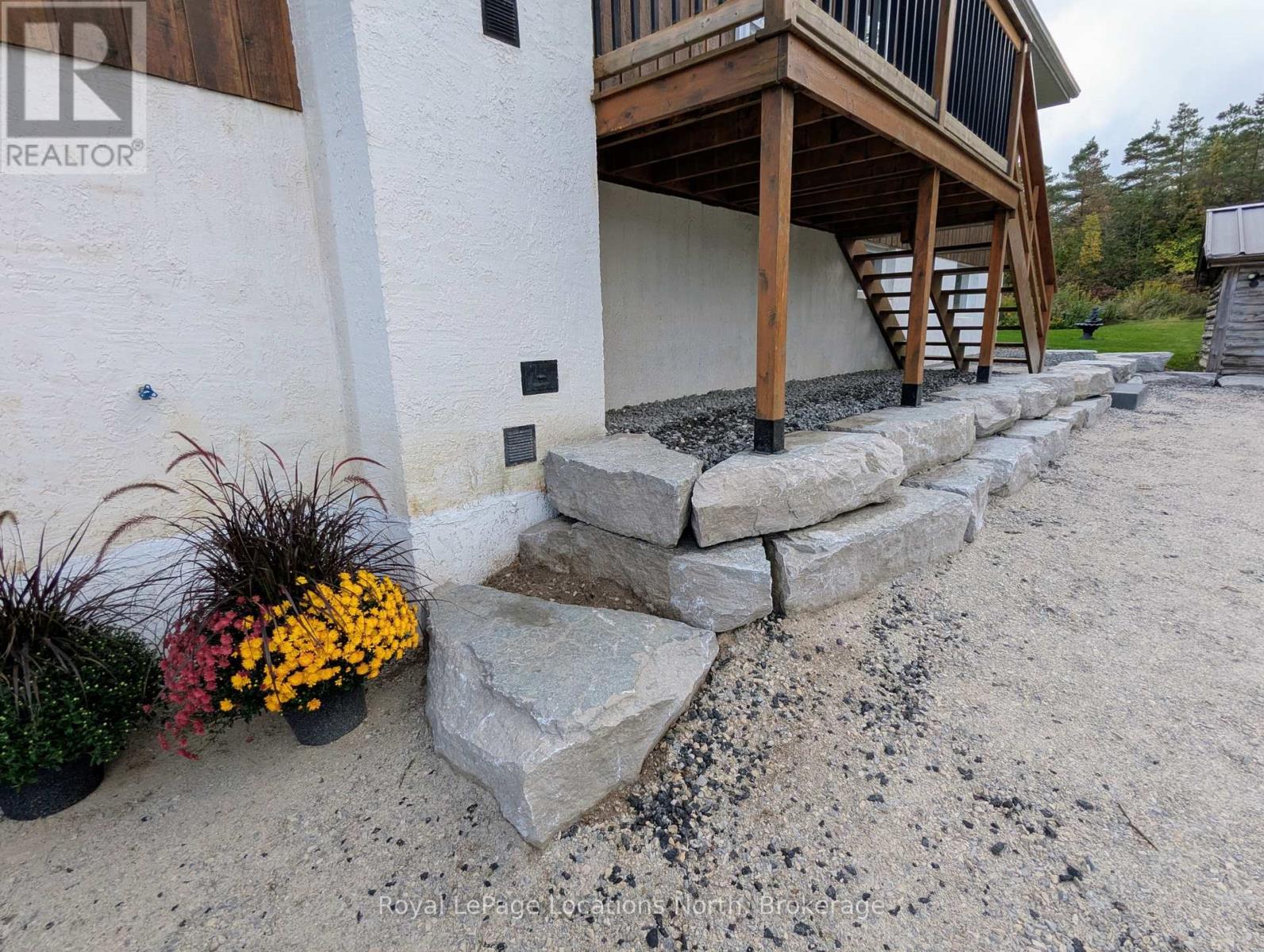 306 LAKESHORE ROAD N - 36