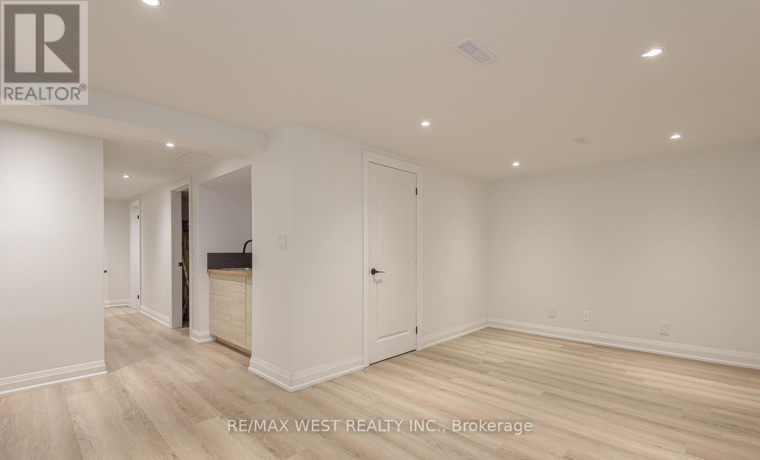#67 900 CENTRAL PARK DRIVE - 37