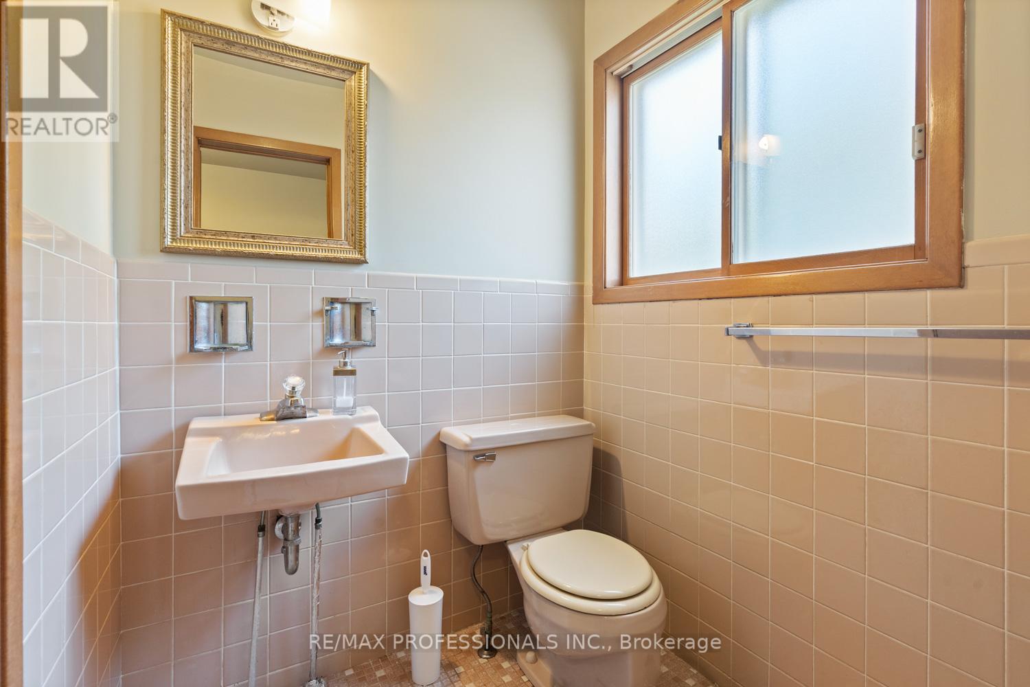 380 TARGA ROAD - 34