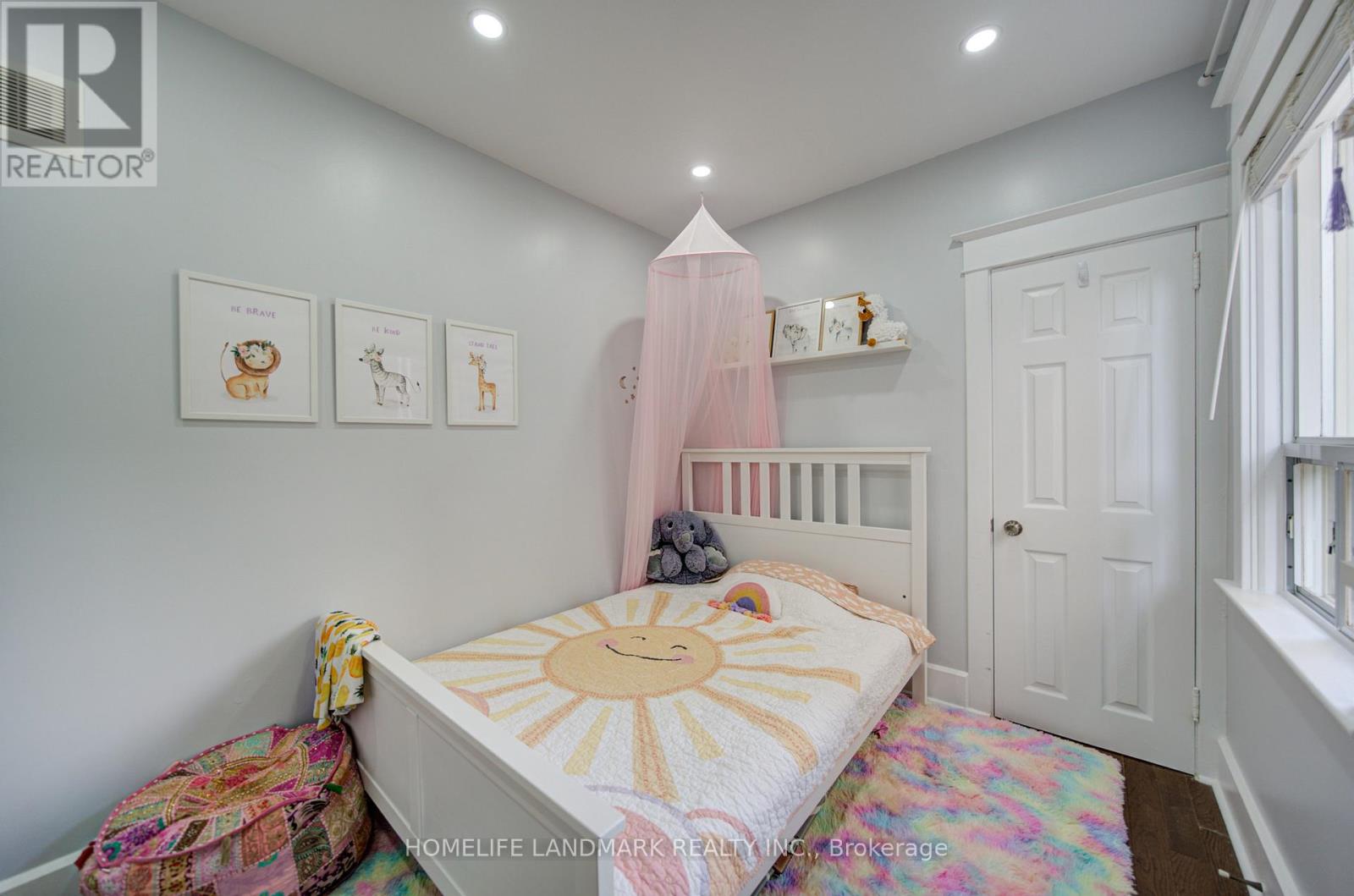 237 BELGRAVIA AVENUE - 20