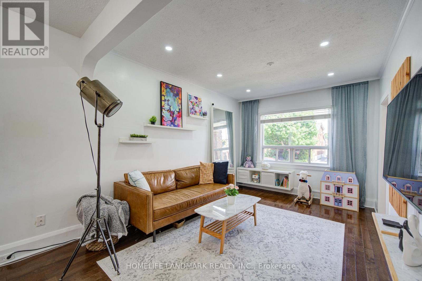 237 BELGRAVIA AVENUE - 7