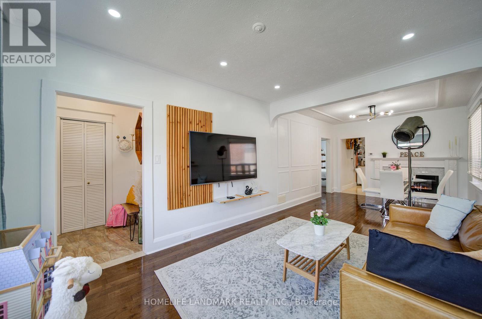 237 BELGRAVIA AVENUE - 8