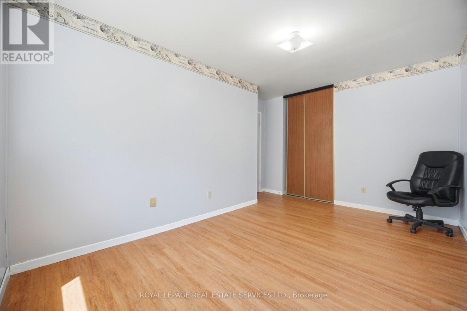 #21 345 MEADOWS BOULEVARD - 30
