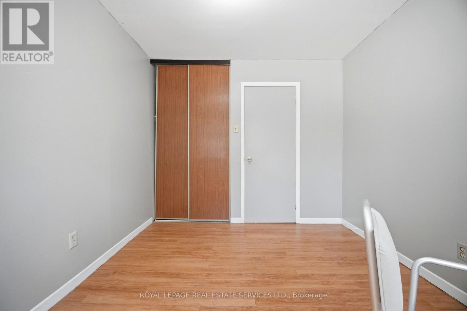 #21 345 MEADOWS BOULEVARD - 32