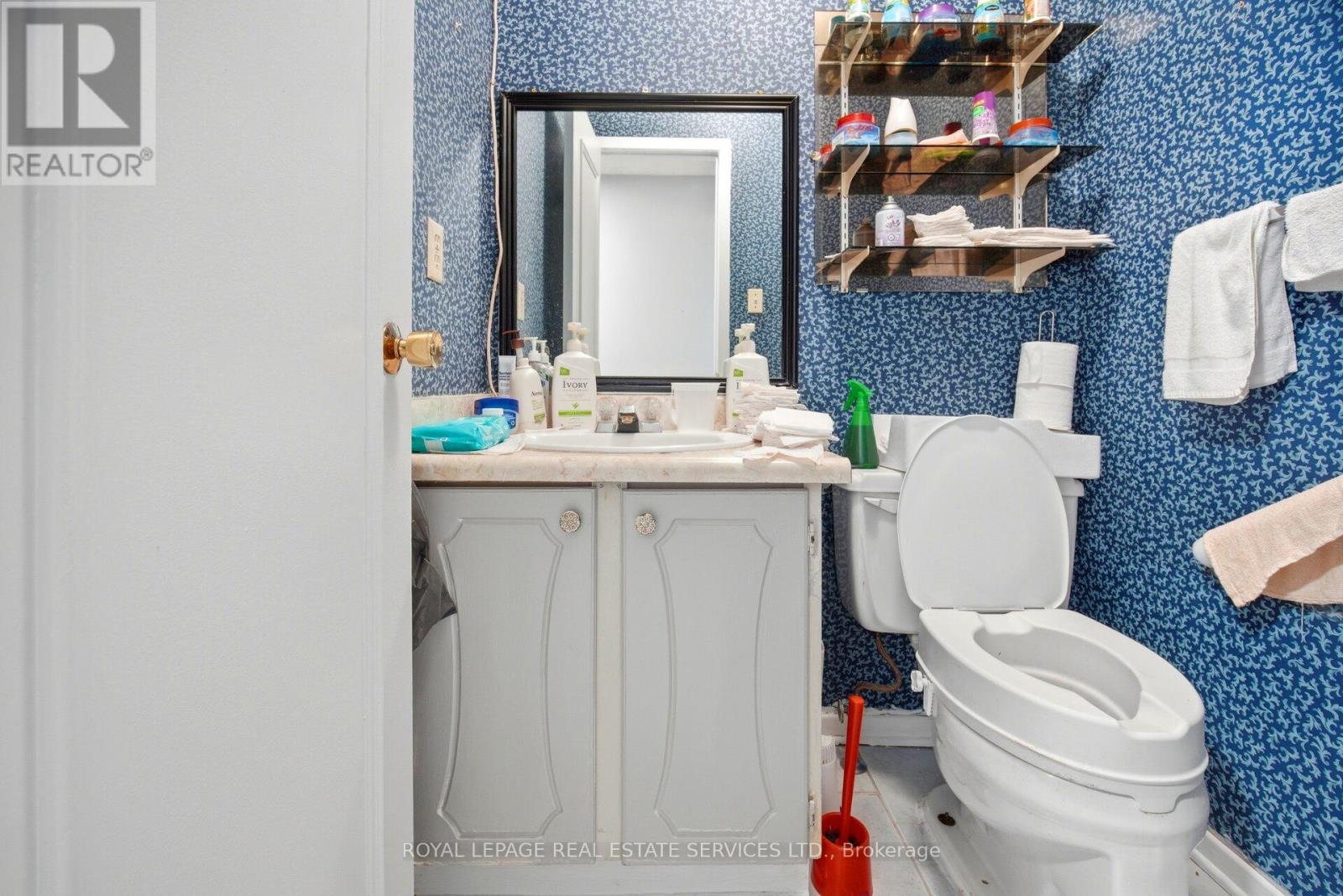 #21 345 MEADOWS BOULEVARD - 33