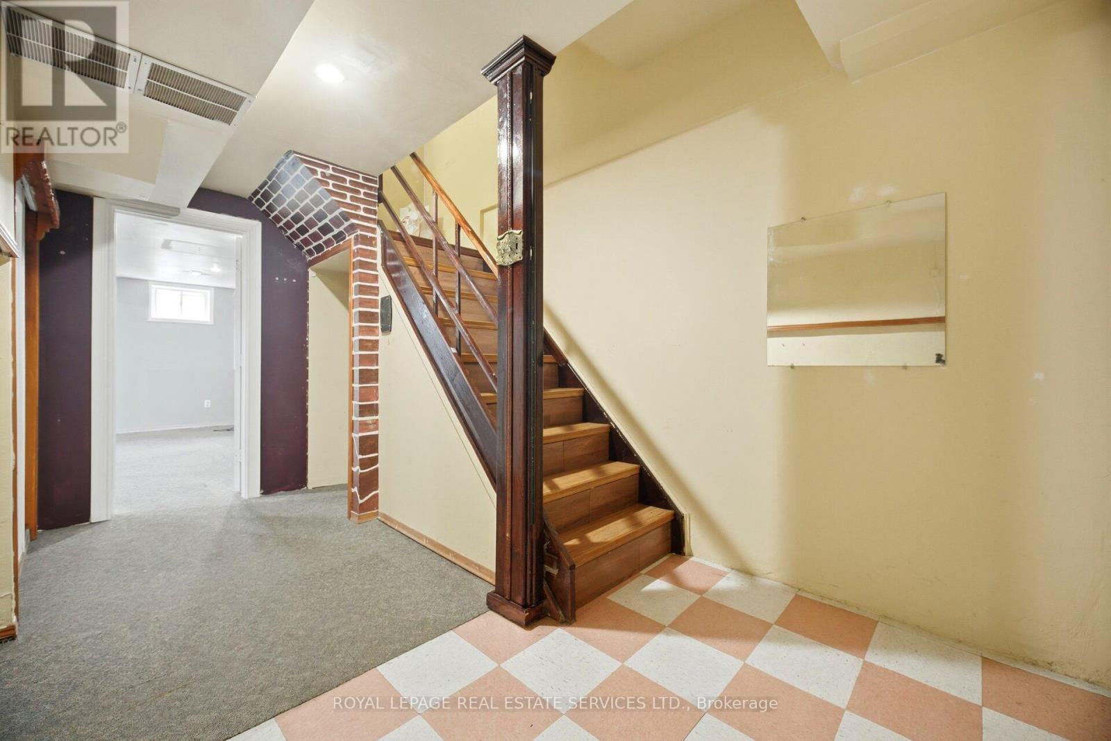 #21 345 MEADOWS BOULEVARD - 35