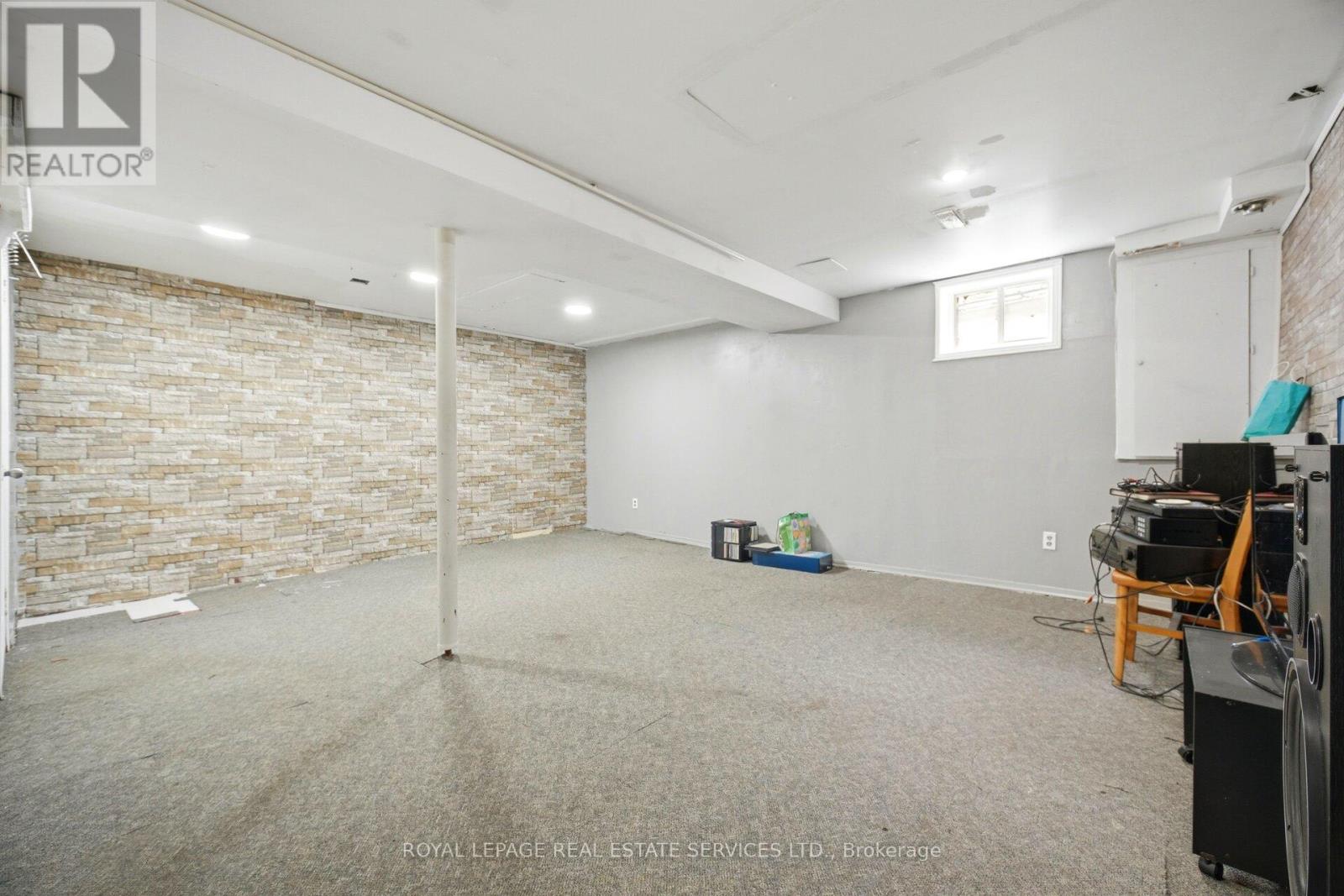 #21 345 MEADOWS BOULEVARD - 38