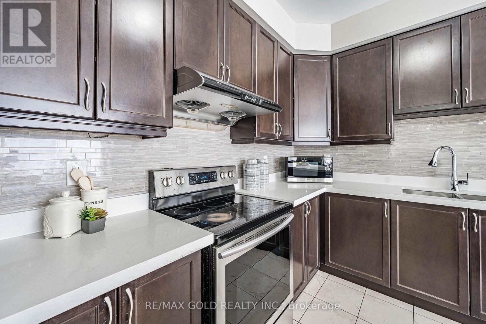 7 TROYER STREET - 17
