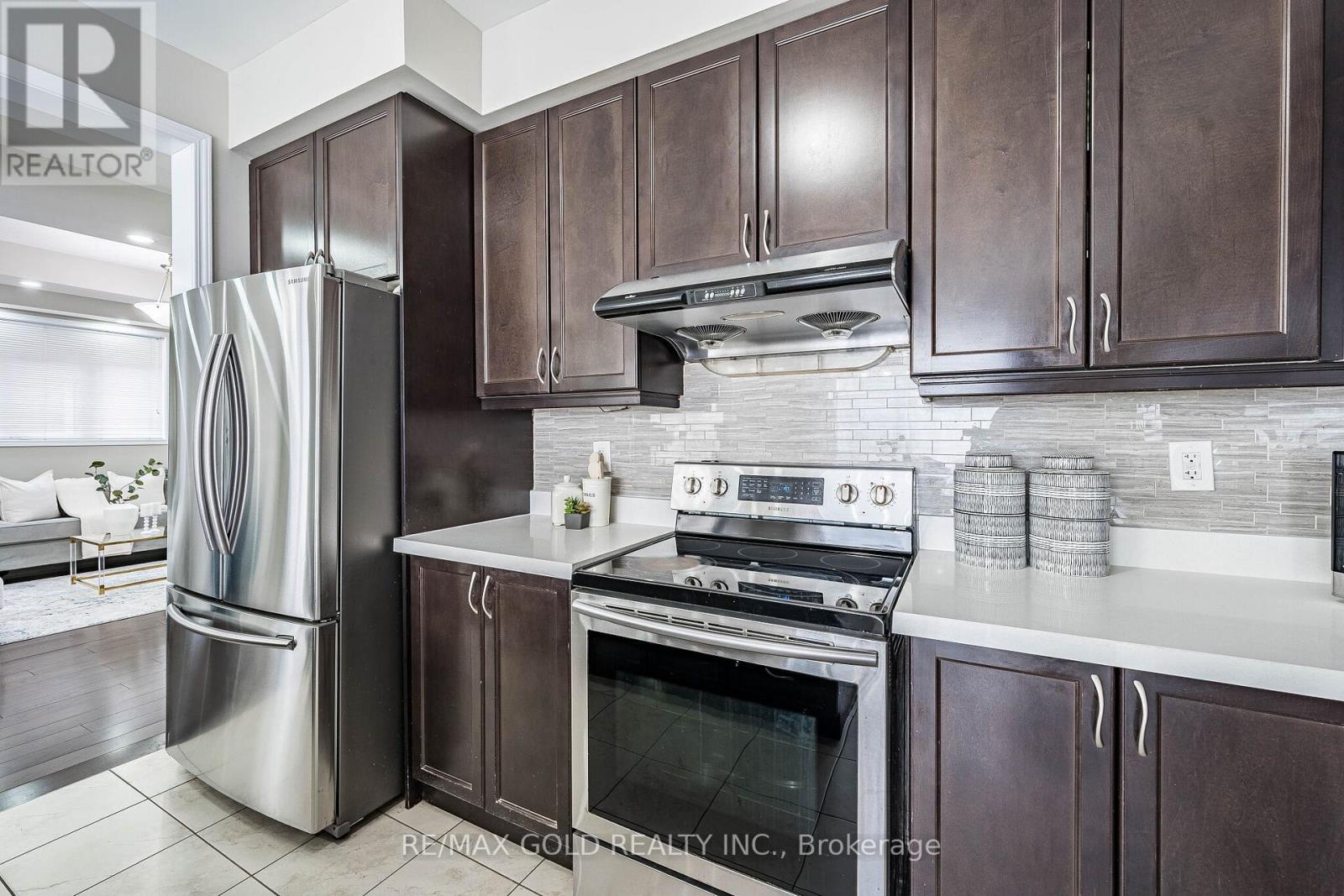 7 TROYER STREET - 18