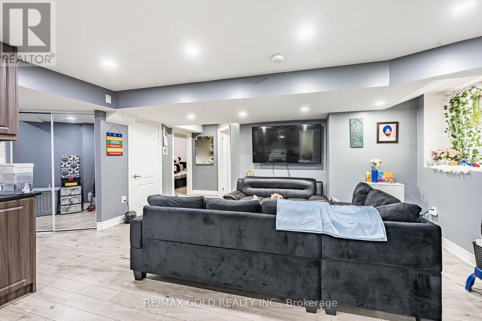 7 TROYER STREET - 33