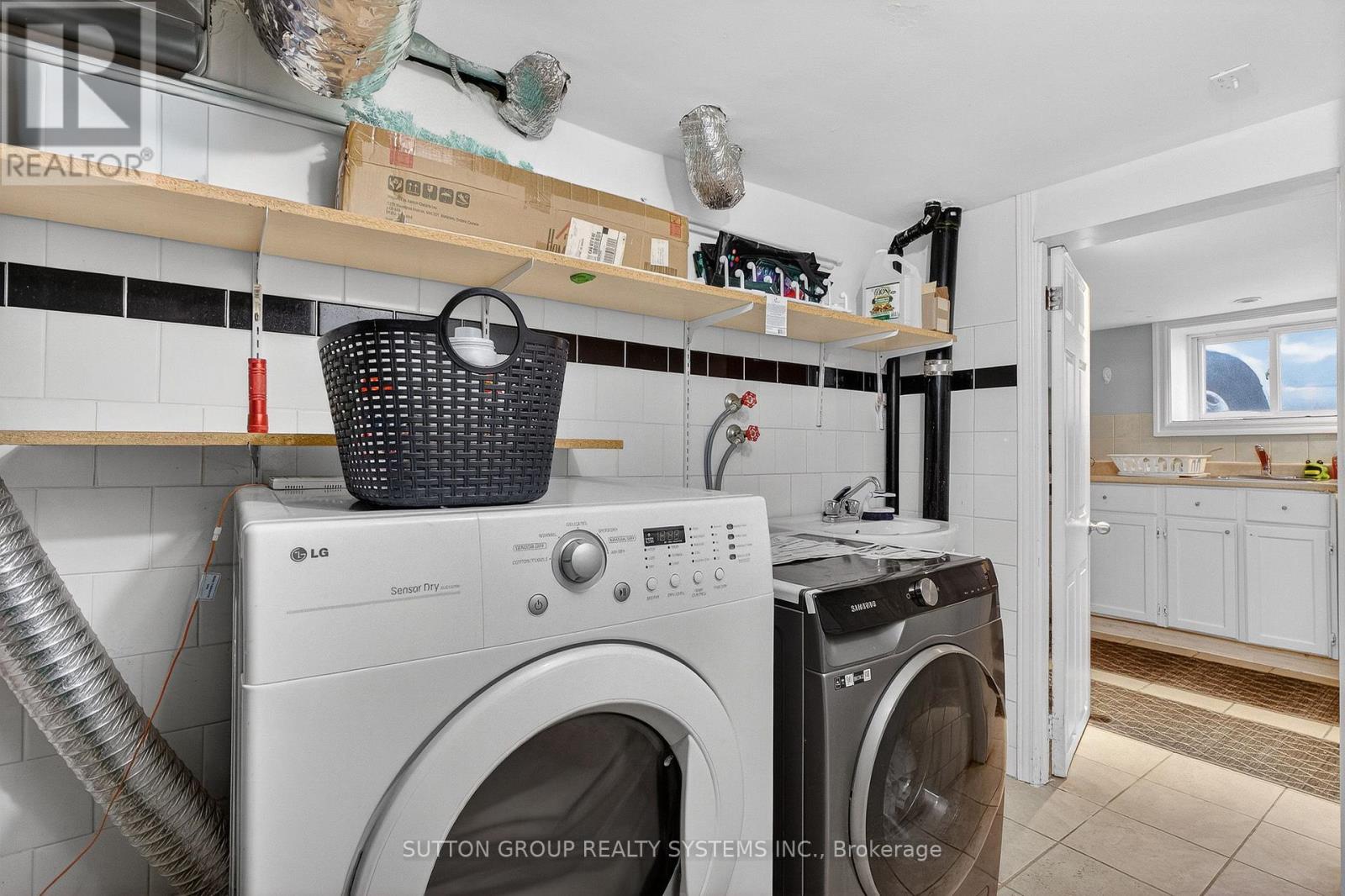32 GREEN LANES - Image 35