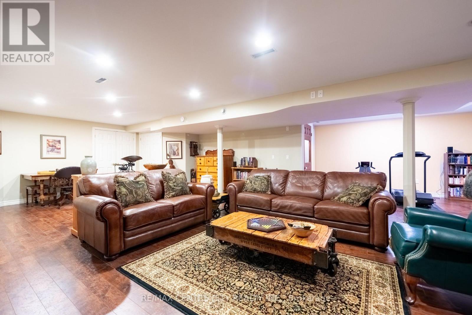 61 ABERDEEN DRIVE - 43