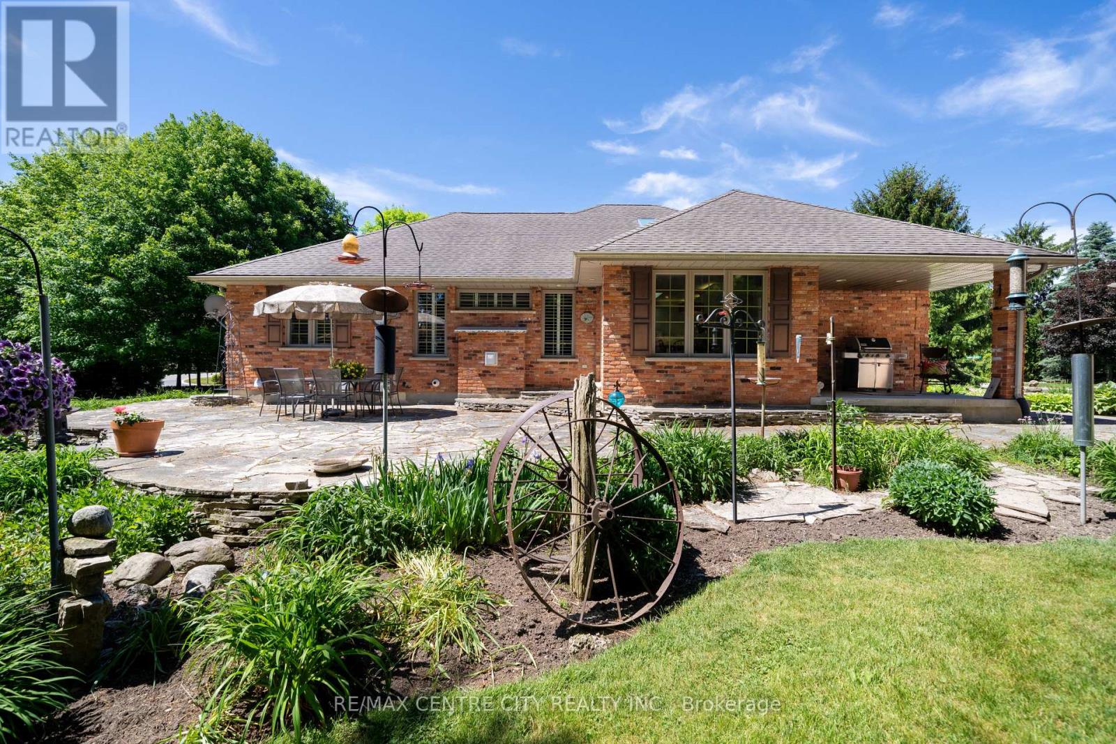 61 ABERDEEN DRIVE - 9