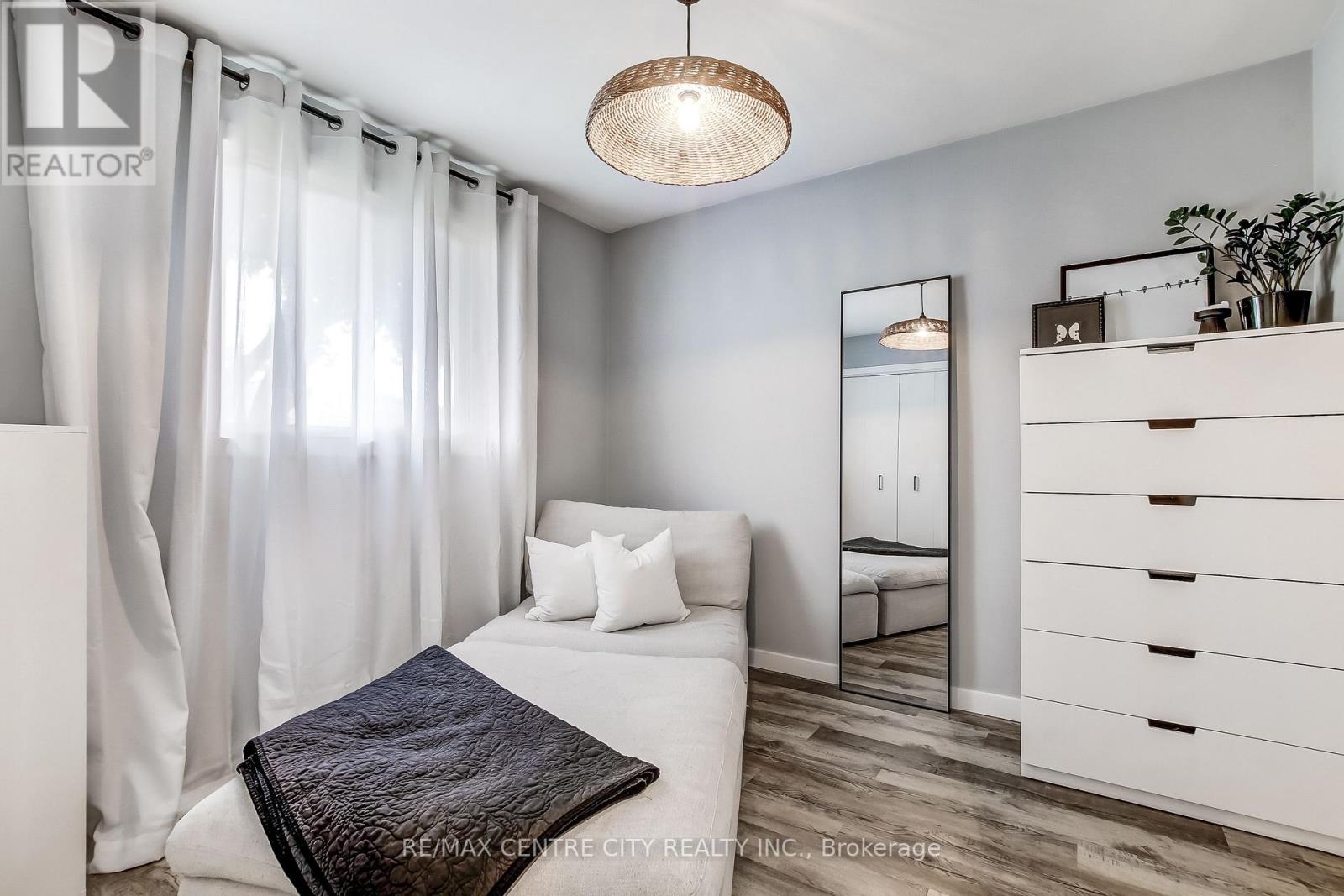 91 MOORE AVENUE - 13