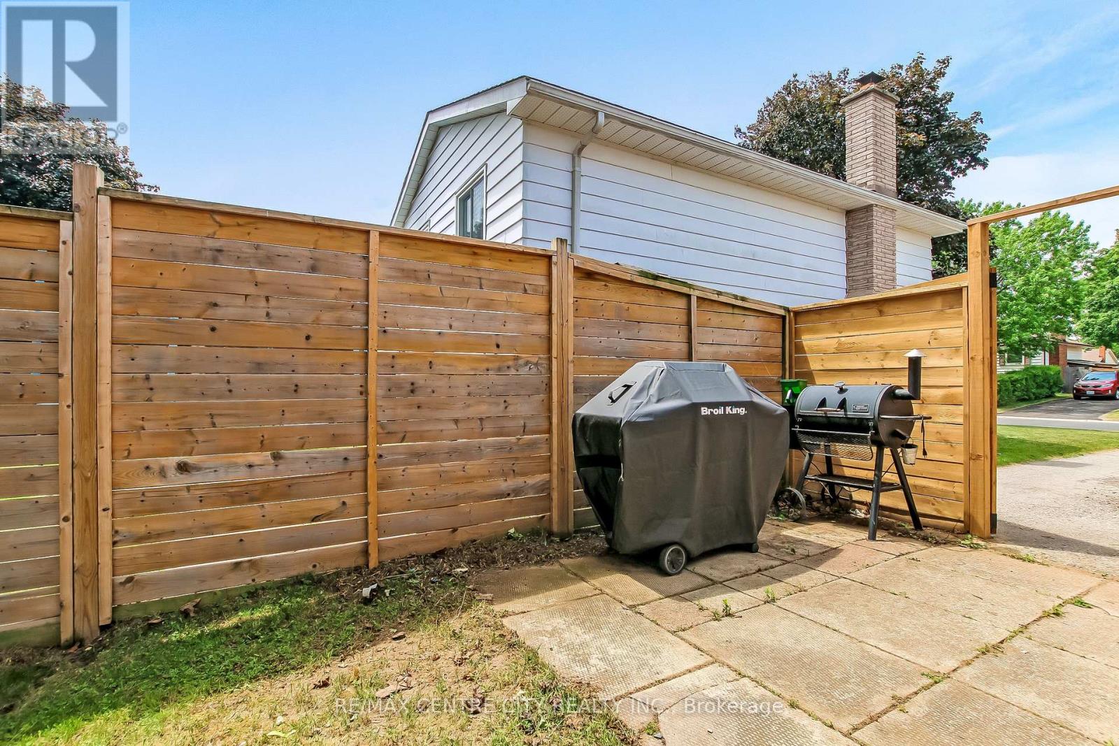 91 MOORE AVENUE - 22