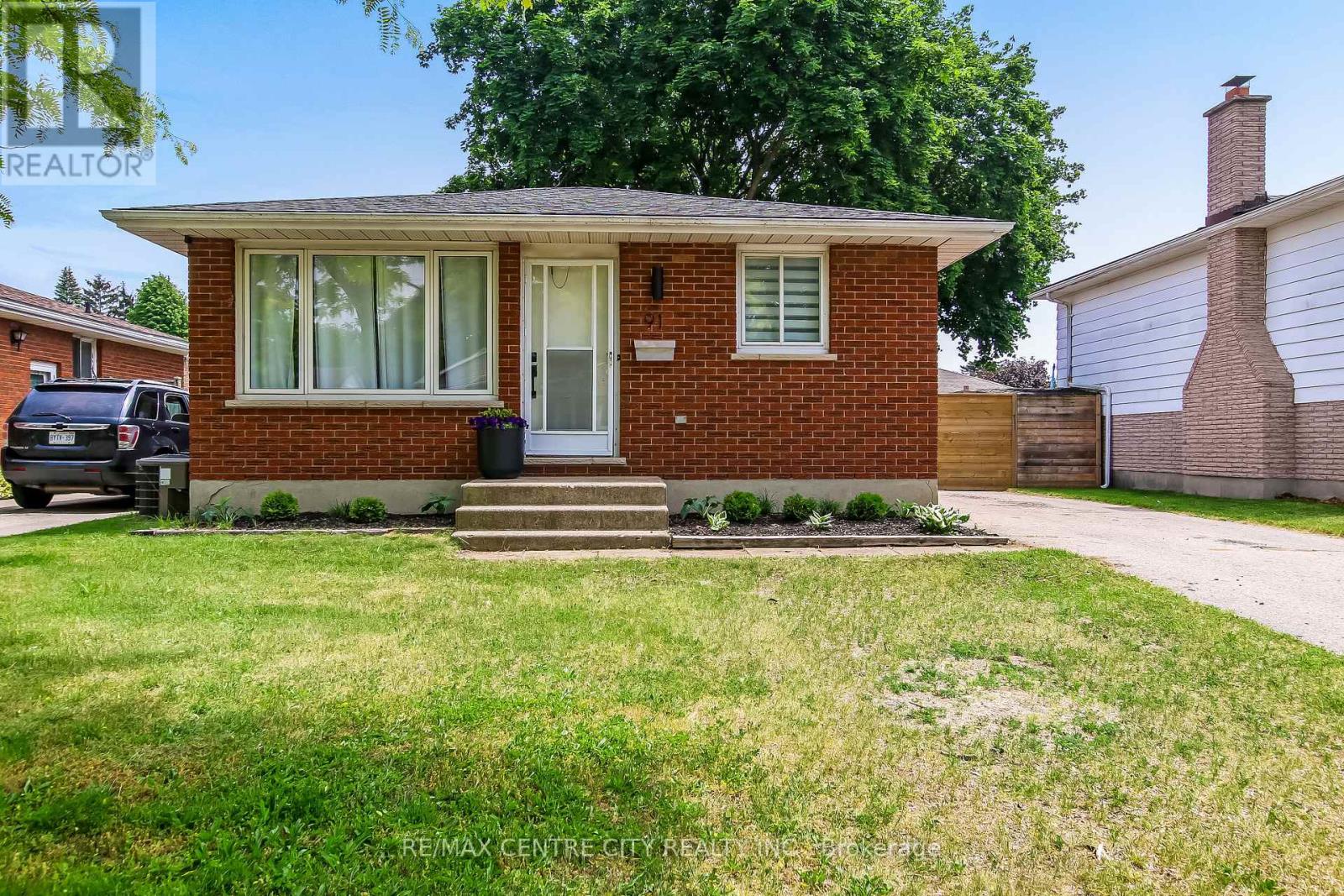91 MOORE AVENUE - 23