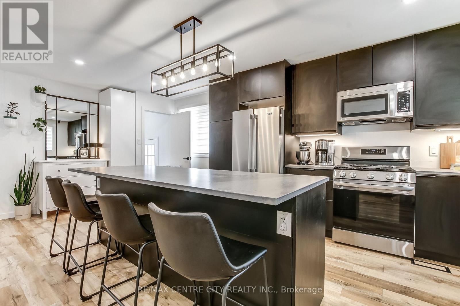 91 MOORE AVENUE - 3