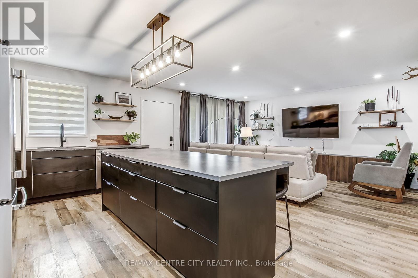 91 MOORE AVENUE - 5