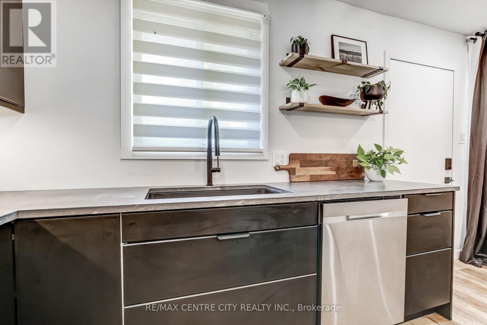 91 MOORE AVENUE - 6