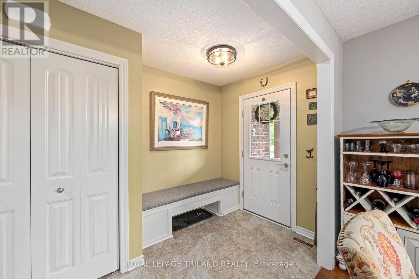 48 CIRCLEWOOD DRIVE - 12