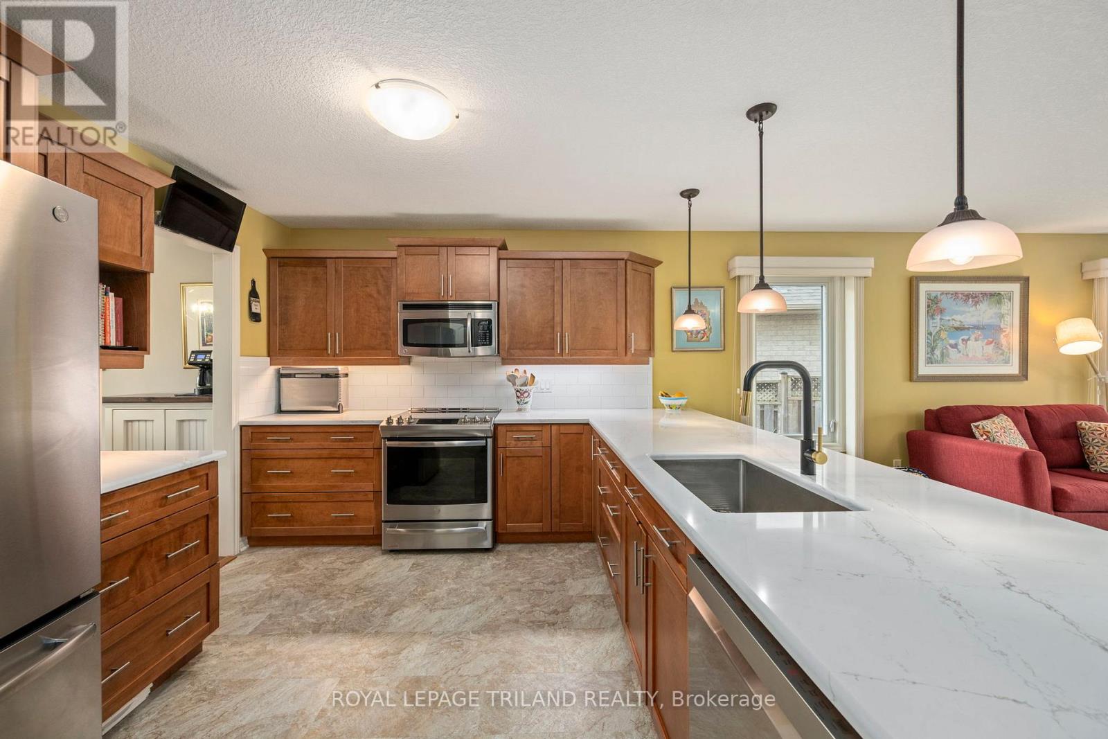 48 CIRCLEWOOD DRIVE - 17