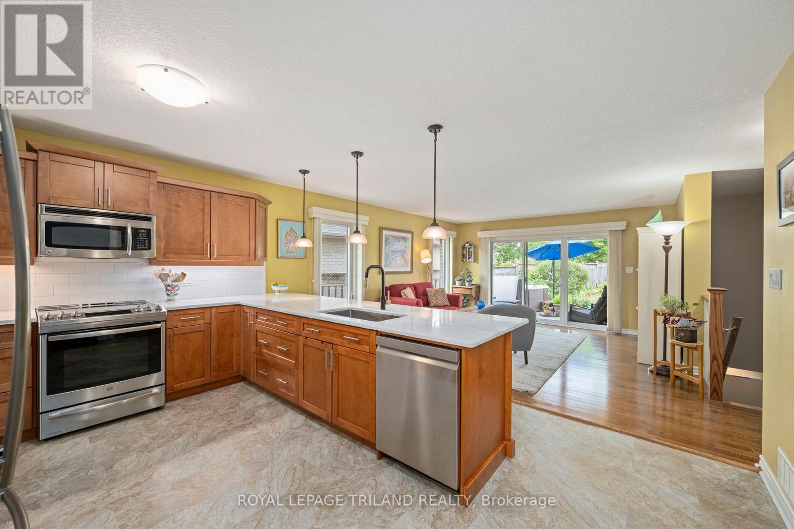 48 CIRCLEWOOD DRIVE - 18
