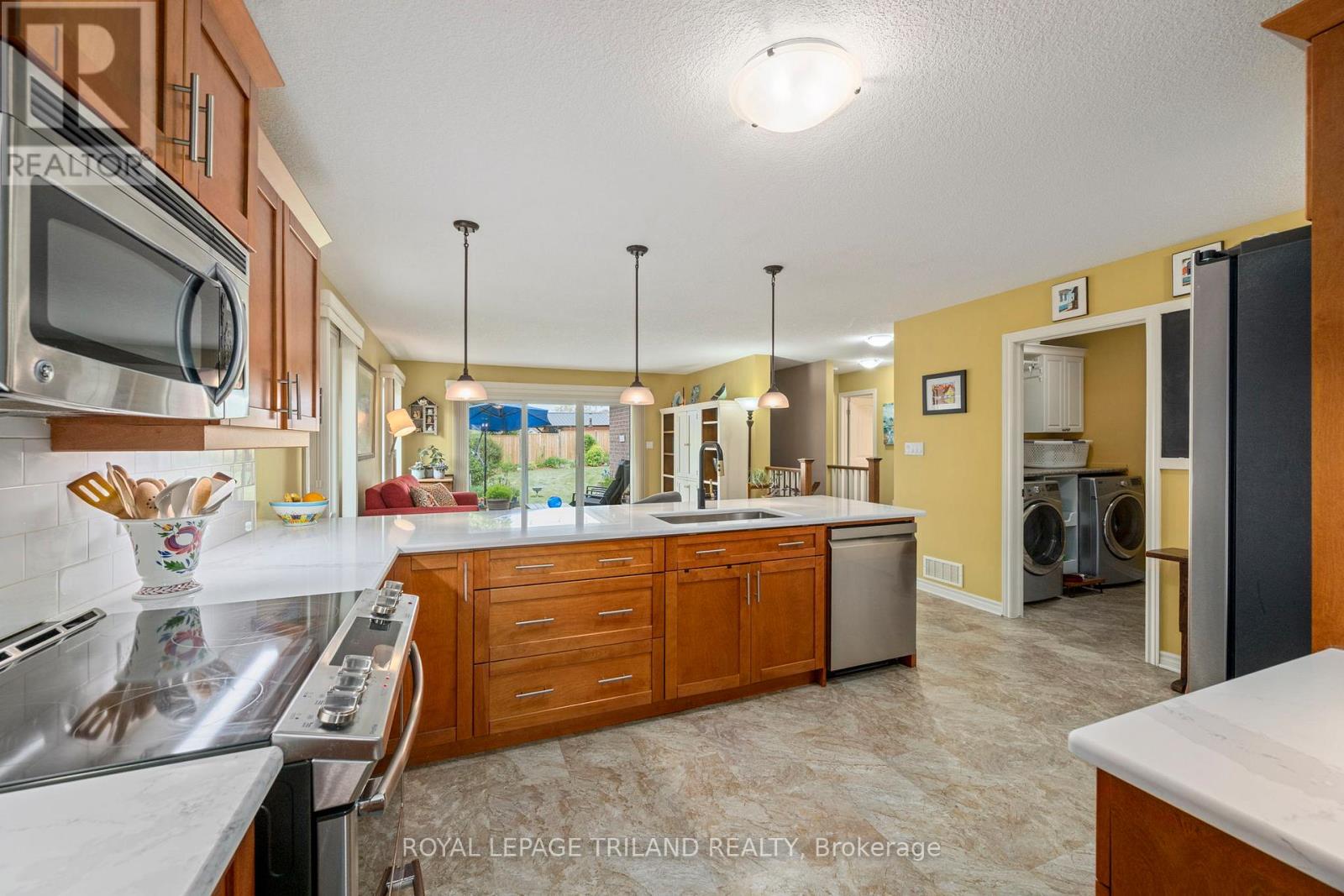 48 CIRCLEWOOD DRIVE - 19