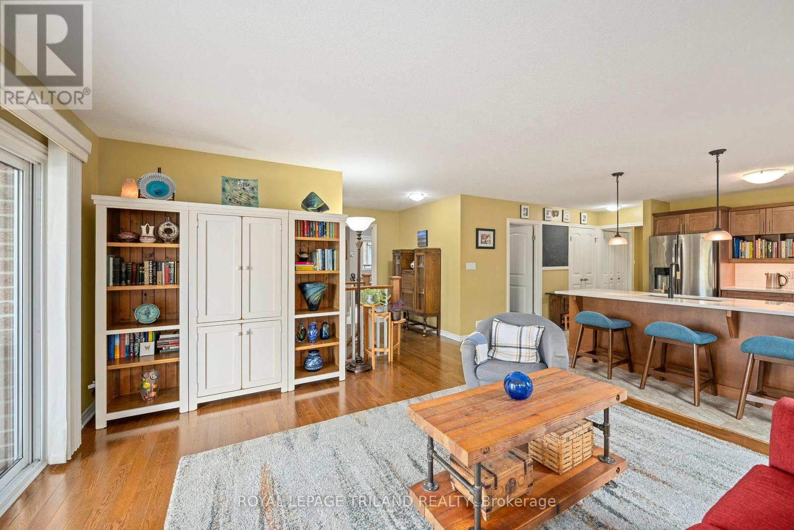 48 CIRCLEWOOD DRIVE - 23