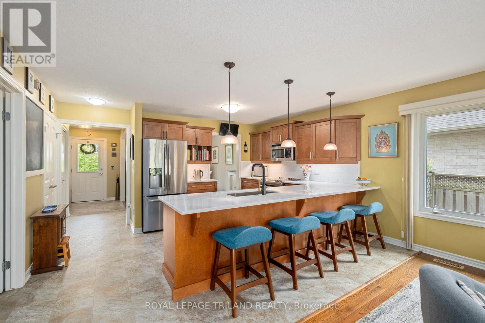 48 CIRCLEWOOD DRIVE - 25