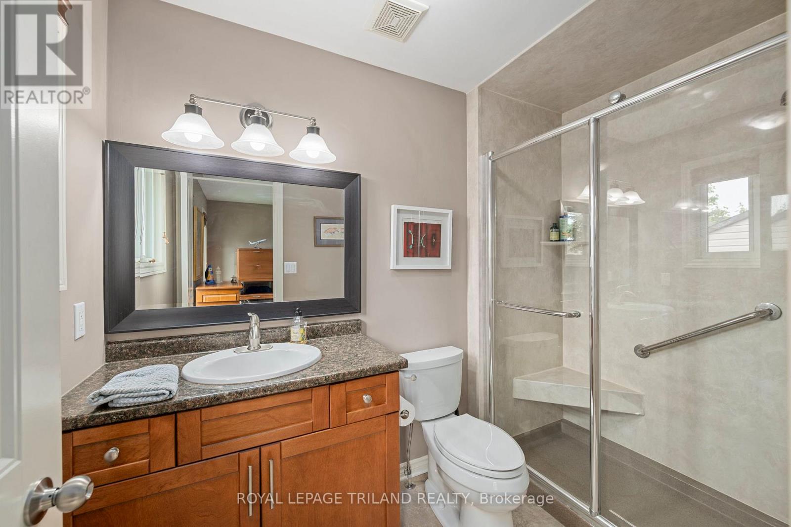 48 CIRCLEWOOD DRIVE - 32