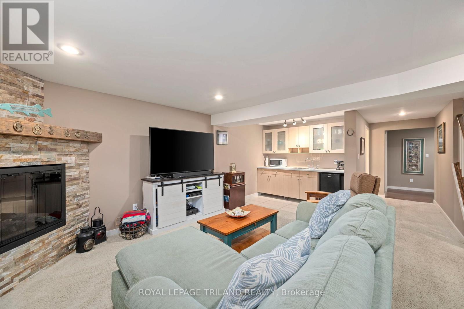 48 CIRCLEWOOD DRIVE - 36