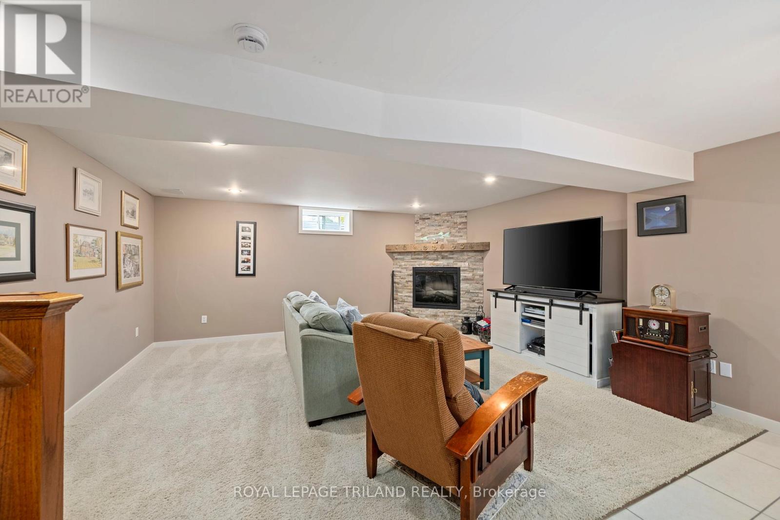 48 CIRCLEWOOD DRIVE - 37