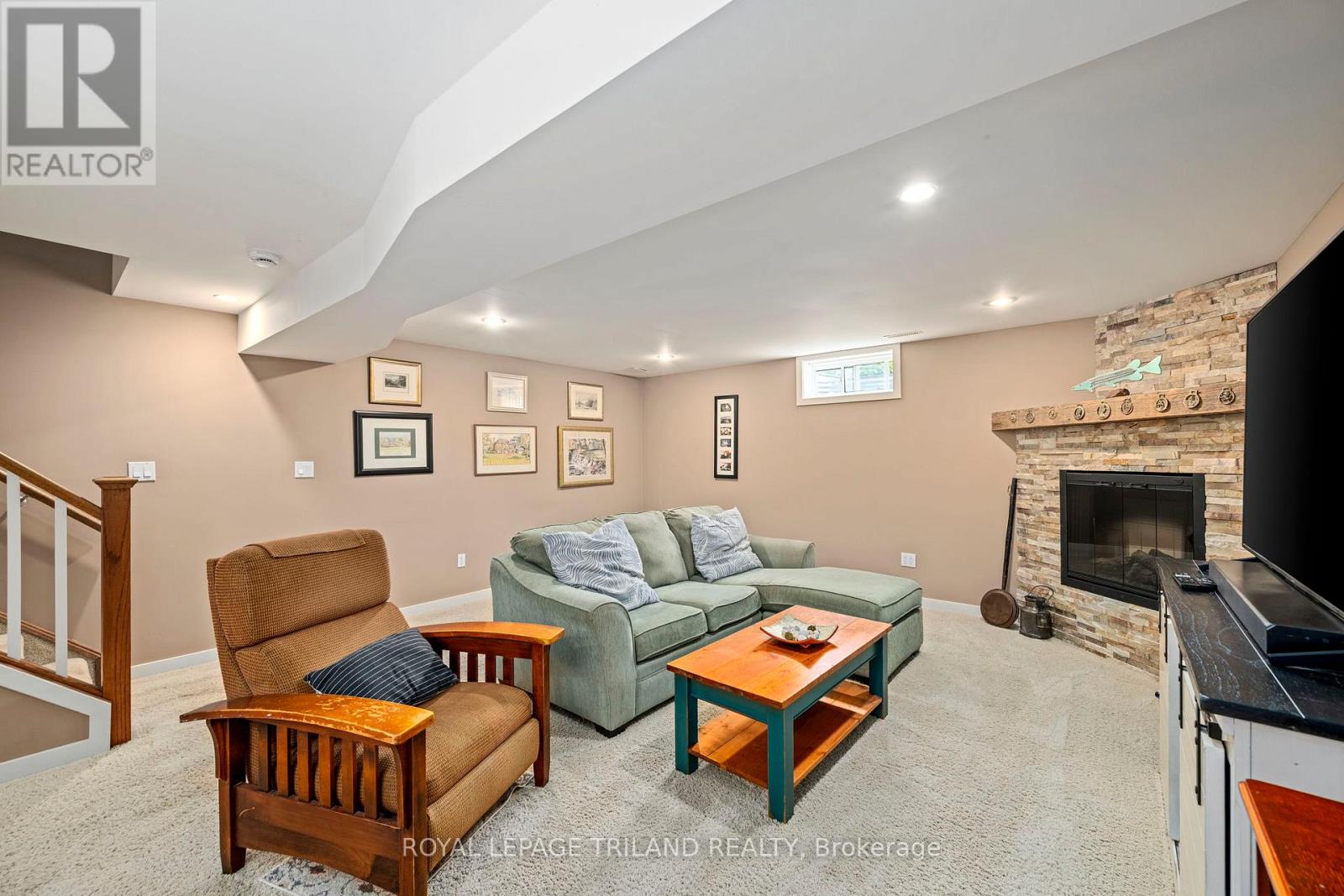 48 CIRCLEWOOD DRIVE - 38