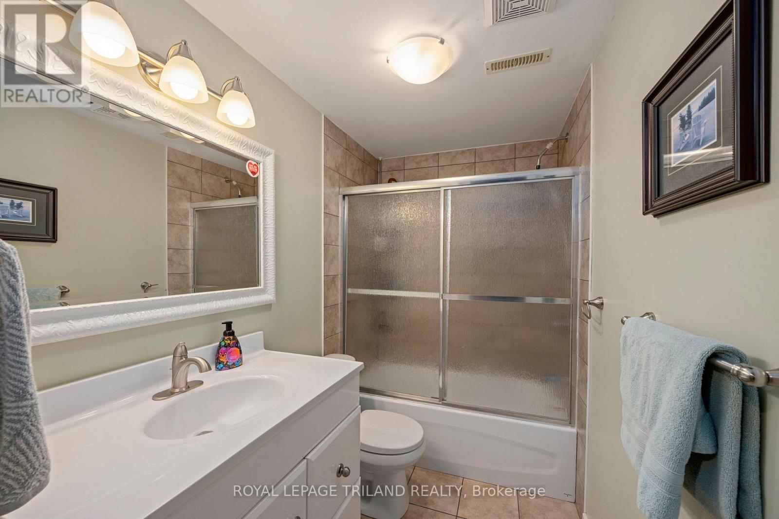 48 CIRCLEWOOD DRIVE - 39
