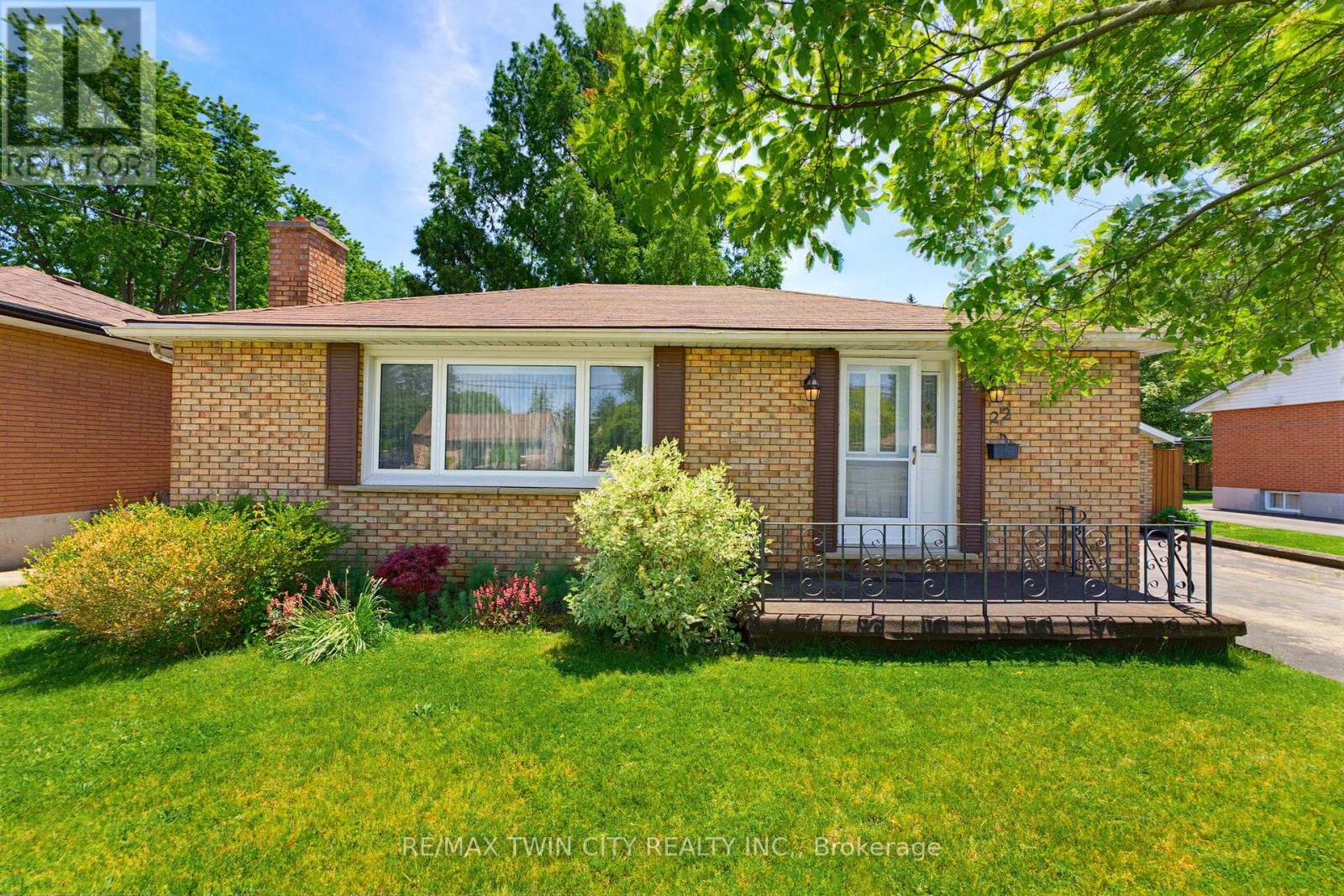 22 DUNSDON STREET - 1