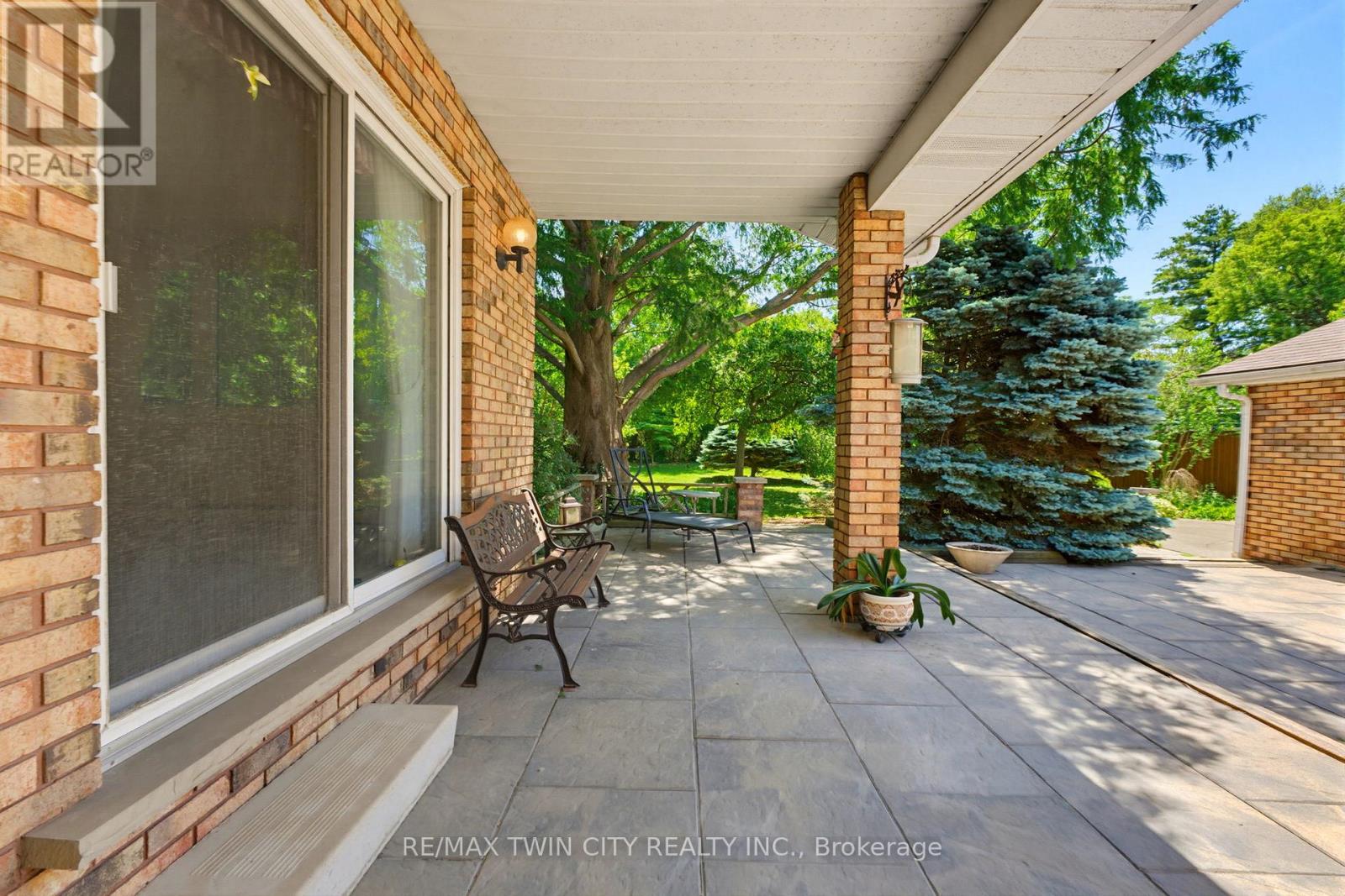 22 DUNSDON STREET - 27
