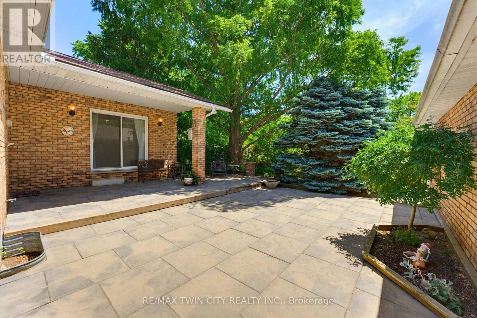 22 DUNSDON STREET - 28