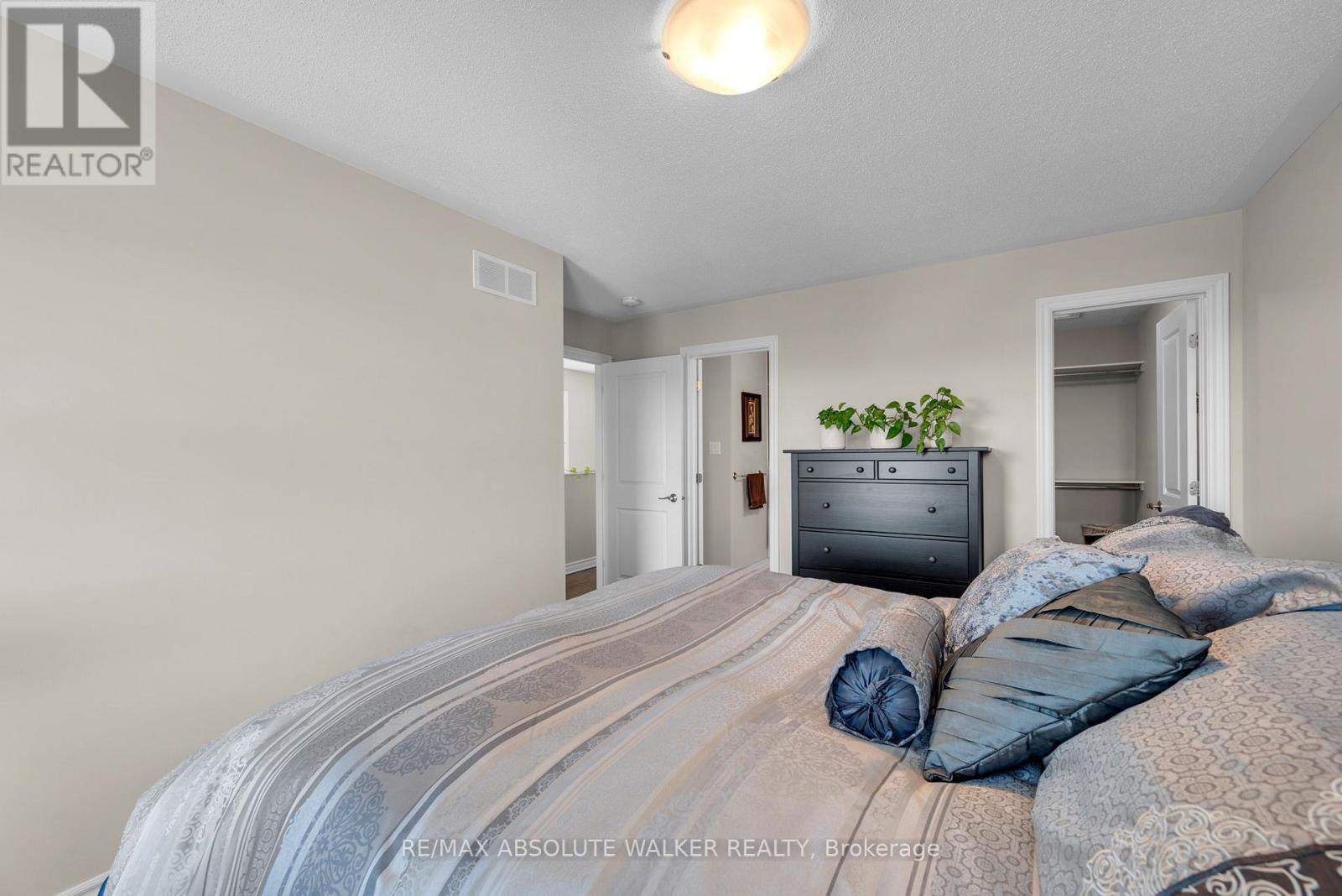 2 Bed, 2 Bath House for Sale in Ottawa – 516 THIMBLEBERRY ROW, Ottawa – MLS# X13425052 - Image 19