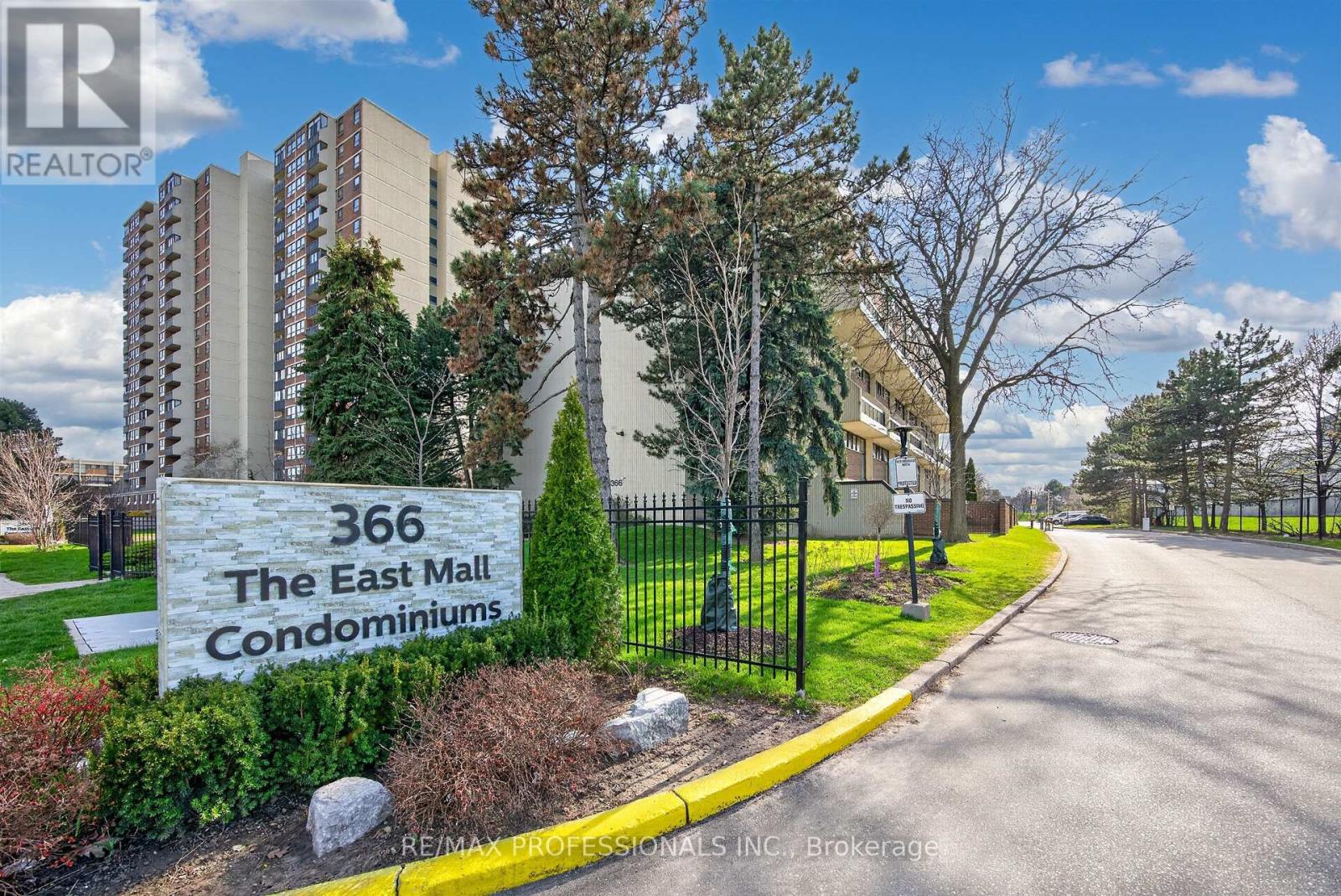 #209 366 THE EAST MALL - 25